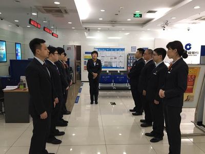 建行石景山楊莊東路支行開展3.16禮儀服務(wù)專項演練